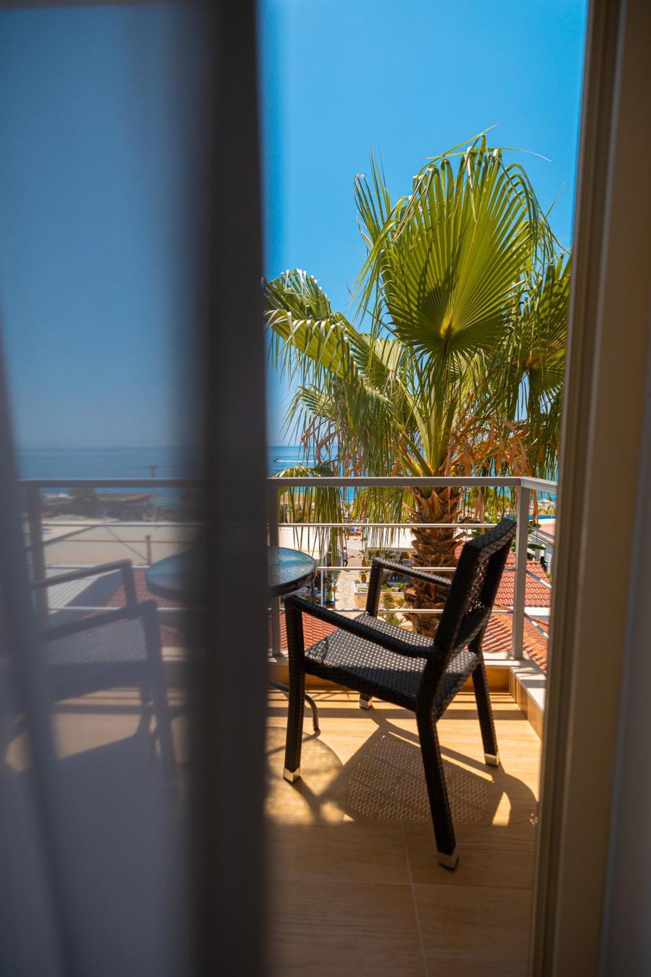 Royal Blue Hotel Dhërmi Εξωτερικό φωτογραφία