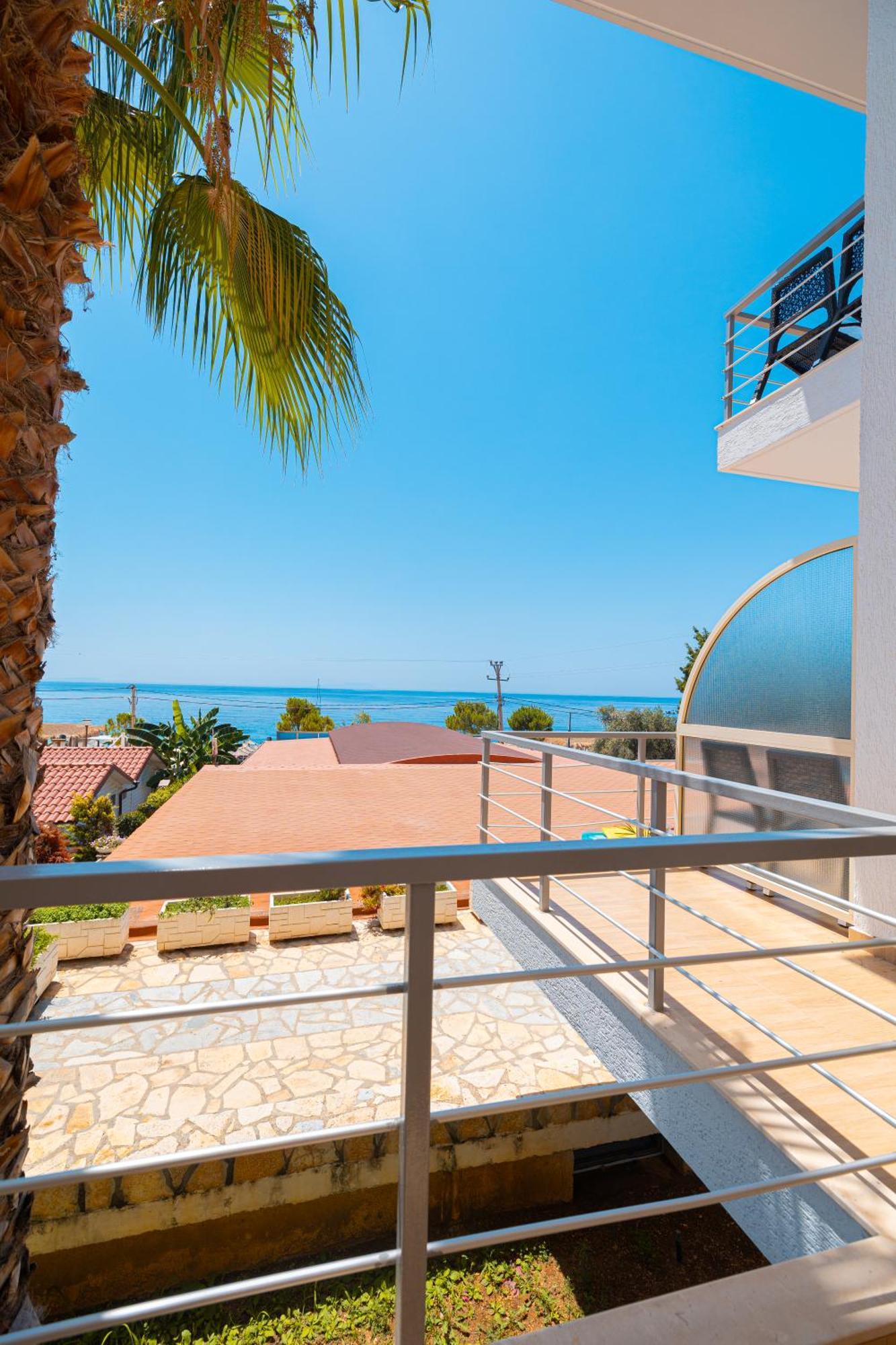 Royal Blue Hotel Dhërmi Εξωτερικό φωτογραφία
